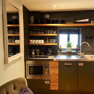  Holiday home Smugglers Heritage Cottage, Very Central In Vibrant United Kingdom